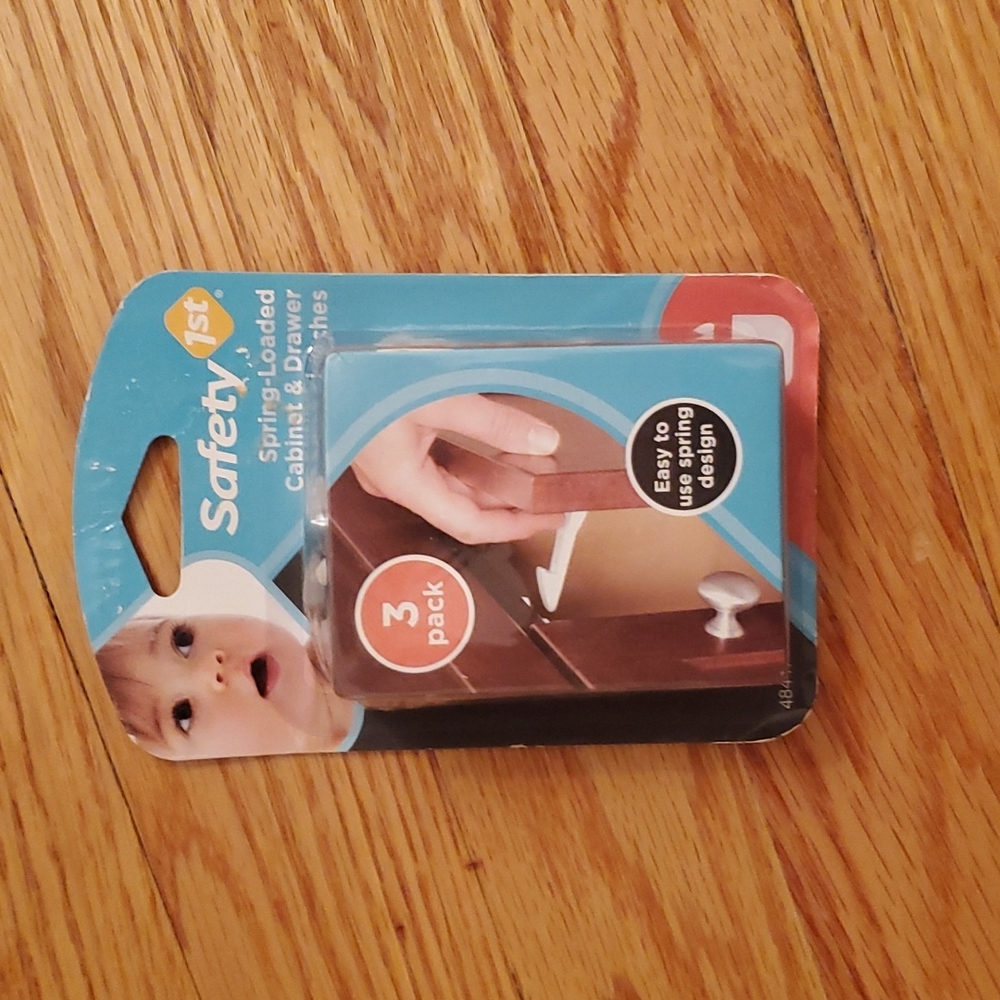 NWT Safety 1st child proofing cabinet latches - 3 pack
